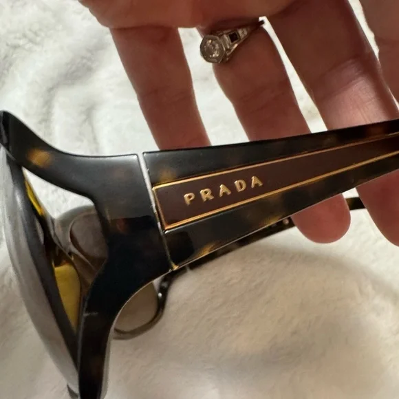 Prada Oversized Brown Gradient Sunglasses with Glossy Tortoiseshell Frame - Picture 4 of 5